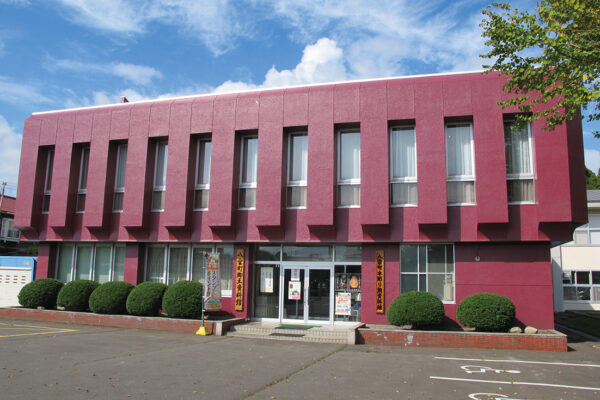 ９八雲町郷土資料館・木彫り熊資料館の外観